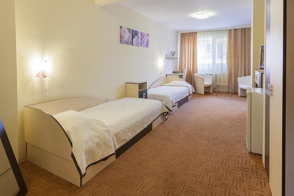 Family Hotel Central Burgas Room photo
