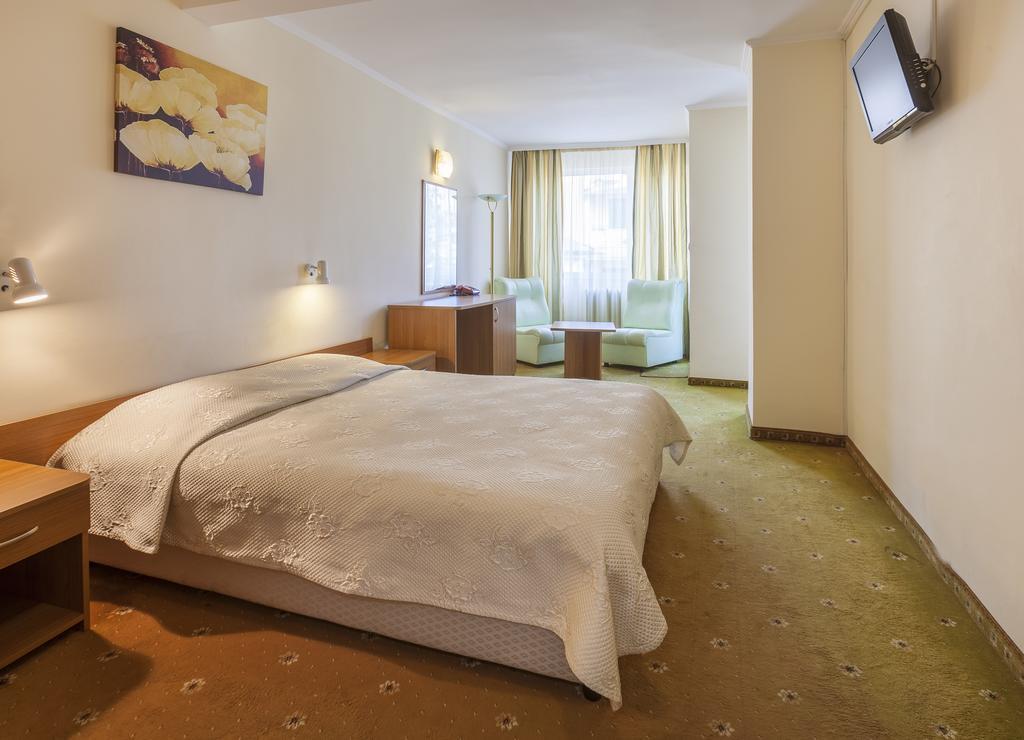 Family Hotel Central Burgas Room photo
